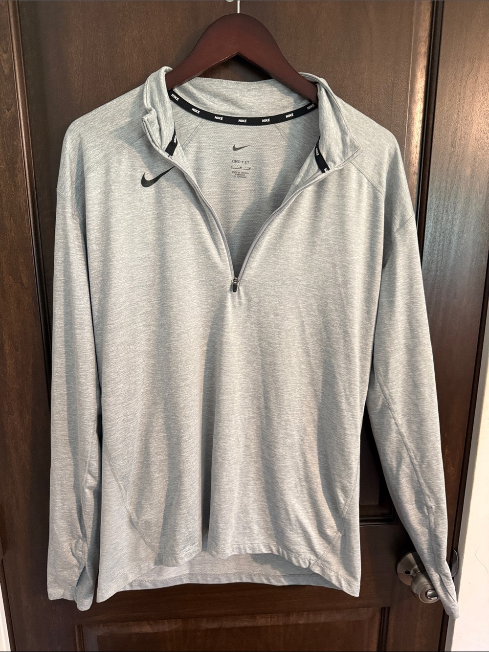 Nike Men’s Light Gray Quarter-Zip Performance Pullover